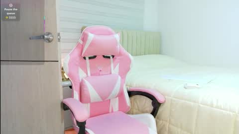 Snapshot of nicolblossom_ chatting on 10-06-25, 04:04 Nicol online show from 10-06-25, 04:04