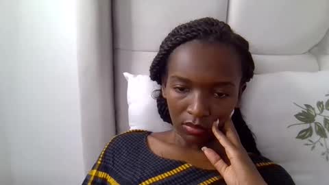 nicole161117 online show from 12-05-25, 01:36