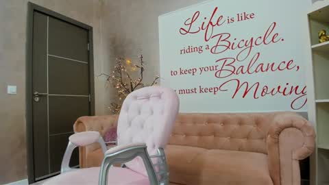 Snapshot of nicole___19 chatting on 12-17-24, 08:32 Nico online show from 12-17-24, 08:32