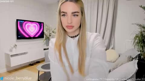 Snapshot of nicole_blueberry chatting on 11-07-25, 09:26 Nicole online show from 11-07-25, 09:26