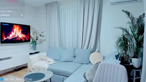 Snapshot of nicole_blueberry chatting on 11-16-25, 08:47 Nicole online show from 11-16-25, 08:47