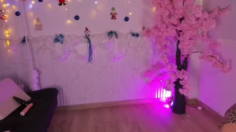 nicole_diaz7 online show from 12-18-25, 01:06