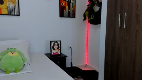 Snapshot of nicole_duran3095 chatting on 02-23-25, 08:49 Nick online show from 02-23-25, 08:49