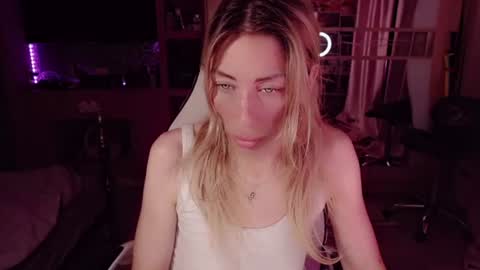 Snapshot of nicole_g0ld_ chatting on 07-01-26, 01:29 Nicole online show from 07-01-26, 01:29