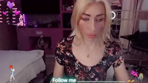 Snapshot of nicole_g0ld_ chatting on 07-19-26, 08:12 Nicole online show from 07-19-26, 08:12