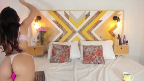 Snapshot of nicole_haley chatting on 02-24-25, 03:20 Nicole Haley online show from 02-24-25, 03:20