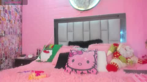 Snapshot of nicole_rosales chatting on 12-19-25, 07:43 nicole_rosales online show from 12-19-25, 07:43