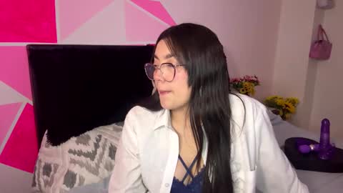 Nicole online show from 09-27-25, 04:28