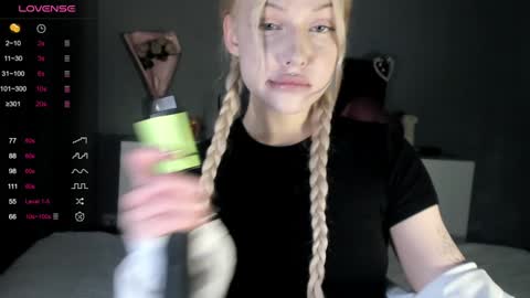 Snapshot of nicole_yo chatting on 12-15-24, 02:52 Mary online show from 12-15-24, 02:52