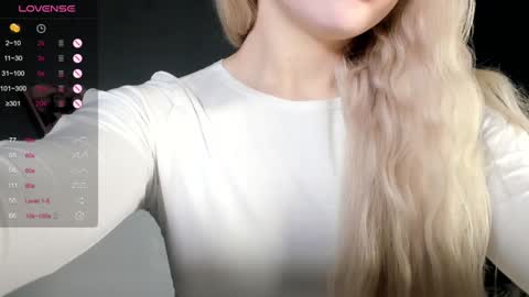 Snapshot of nicole_yo chatting on 12-17-24, 10:43 Mary online show from 12-17-24, 10:43