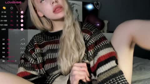 Snapshot of nicole_yo chatting on 12-18-24, 01:48 Mary online show from 12-18-24, 01:48