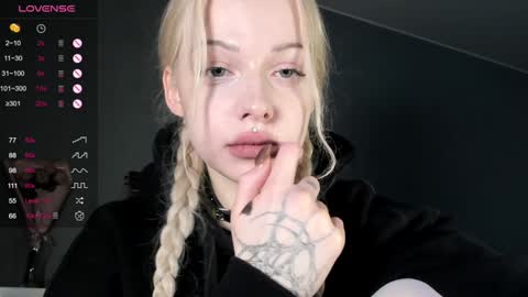 Snapshot of nicole_yo chatting on 12-21-24, 11:33 Mary online show from 12-21-24, 11:33