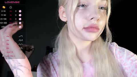 Snapshot of nicole_yo chatting on 01-02-25, 12:13 Mary online show from 01-02-25, 12:13