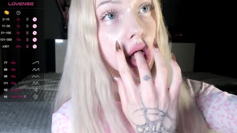 Snapshot of nicole_yo chatting on 01-02-25, 03:15 Mary online show from 01-02-25, 03:15