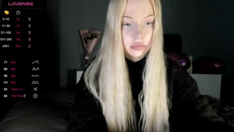 Snapshot of nicole_yo chatting on 01-19-25, 08:19 Mary online show from 01-19-25, 08:19