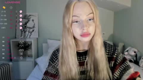 Snapshot of nicole_yo chatting on 02-17-25, 10:07 Mary online show from 02-17-25, 10:07