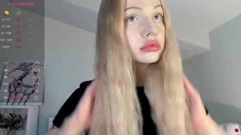 Snapshot of nicole_yo chatting on 02-18-25, 07:10 Mary online show from 02-18-25, 07:10