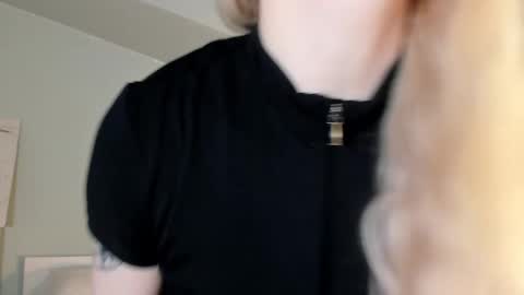 Snapshot of nicole_yo chatting on 02-28-25, 01:37 Mary online show from 02-28-25, 01:37