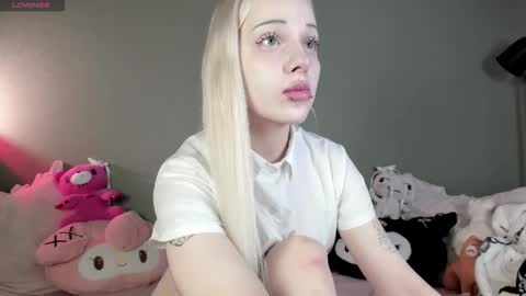 Snapshot of nicole_yo chatting on 10-16-25, 10:11 Mary online show from 10-16-25, 10:11