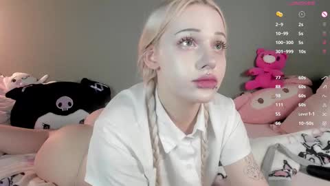 Snapshot of nicole_yo chatting on 10-24-25, 09:22 Mary online show from 10-24-25, 09:22