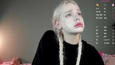 Snapshot of nicole_yo chatting on 10-26-25, 03:40 Mary online show from 10-26-25, 03:40