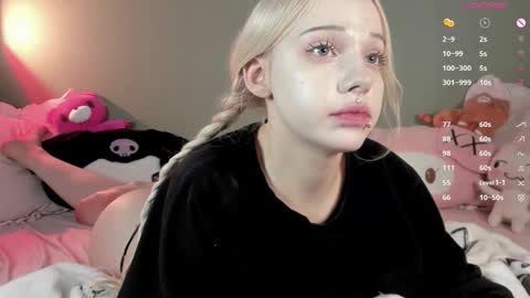 Snapshot of nicole_yo chatting on 10-30-25, 01:07 Mary online show from 10-30-25, 01:07