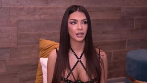 Snapshot of nicoledevin chatting on 10-15-25, 07:41 Nicole online show from 10-15-25, 07:41