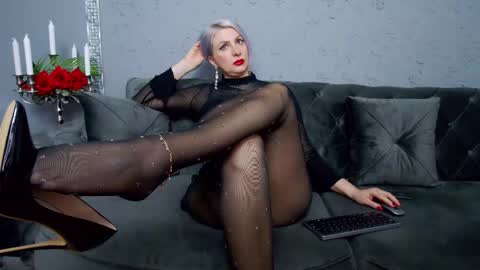 Snapshot of nicoledom chatting on 02-10-25, 04:36 Nicole Domme online show from 02-10-25, 04:36