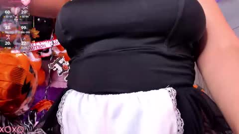 Snapshot of nicolee19_ chatting on 10-24-25, 11:01 nicolee19_ online show from 10-24-25, 11:01