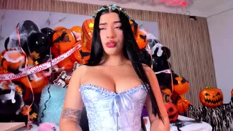 Snapshot of nicolee19_ chatting on 10-31-25, 11:11 nicolee19_ online show from 10-31-25, 11:11