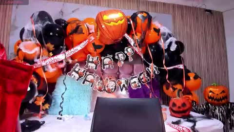 Snapshot of nicolee19_ chatting on 11-01-25, 11:01 nicolee19_ online show from 11-01-25, 11:01