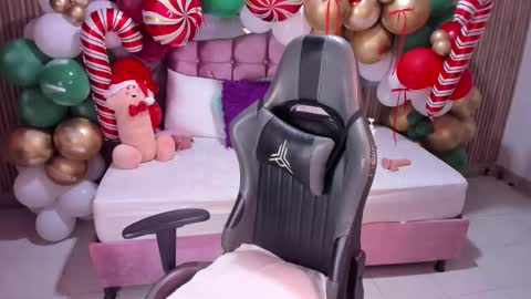 Snapshot of nicolee19_ chatting on 12-20-25, 11:06 nicolee19_ online show from 12-20-25, 11:06