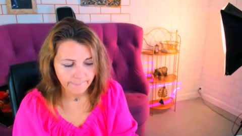 Snapshot of nicolehits chatting on 10-06-25, 09:29 nicolehits online show from 10-06-25, 09:29