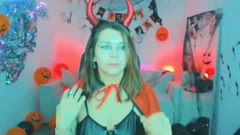 Snapshot of nicolehits chatting on 10-31-25, 06:03 nicolehits online show from 10-31-25, 06:03