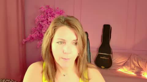 Snapshot of nicolehits chatting on 11-05-25, 09:31 nicolehits online show from 11-05-25, 09:31