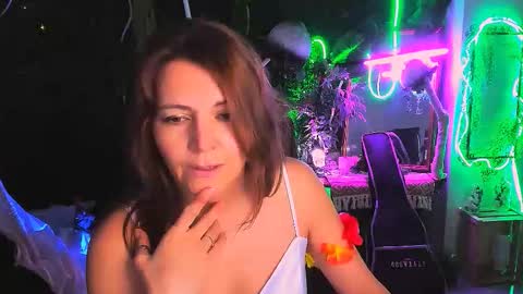 Snapshot of nicolehits chatting on 11-30-25, 05:33 nicolehits online show from 11-30-25, 05:33