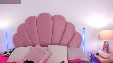 NICOLE online show from 02-11-26, 01:05