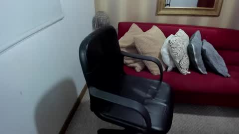 Snapshot of nicolettcolin chatting on 06-17-26, 06:42 Nicolettcolin online show from 06-17-26, 06:42