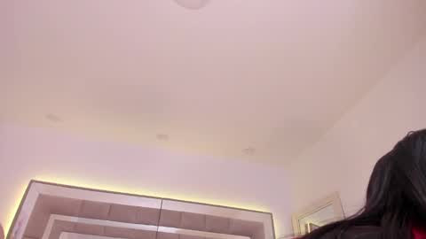 Nicolle online show from 02-05-25, 07:31