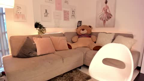 Nicolle online show from 03-06-25, 08:16