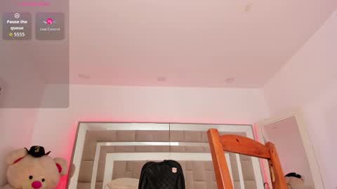 Nicolle online show from 10-15-25, 12:49