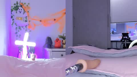 Nicolle Saenzz online show from 10-06-25, 10:40