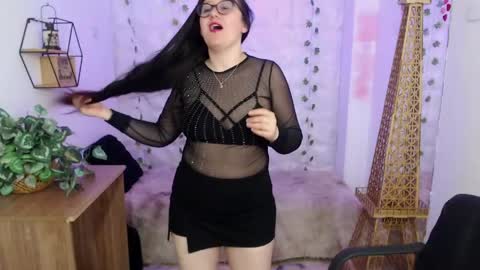 Snapshot of nicolle_silva chatting on 05-08-26, 02:17 Nicolle online show from 05-08-26, 02:17