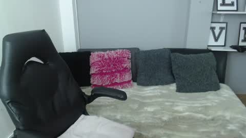Snapshot of nicolle_silva chatting on 07-03-26, 11:27 Nicolle online show from 07-03-26, 11:27
