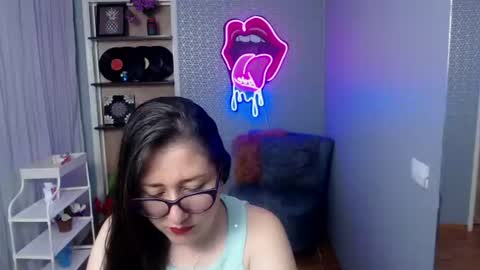 Snapshot of nicolle_silva chatting on 08-01-26, 11:42 Nicolle online show from 08-01-26, 11:42