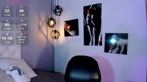 Nicolle online show from 11-10-25, 02:27