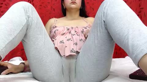 Snapshot of nicolleowens chatting on 05-15-26, 09:22 NICOLLE online show from 05-15-26, 09:22