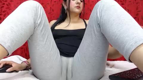 Snapshot of nicolleowens chatting on 05-19-26, 10:27 NICOLLE online show from 05-19-26, 10:27