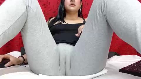 Snapshot of nicolleowens chatting on 05-25-26, 11:00 NICOLLE online show from 05-25-26, 11:00