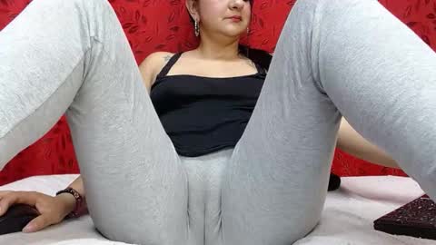 Snapshot of nicolleowens chatting on 05-26-26, 09:33 NICOLLE online show from 05-26-26, 09:33